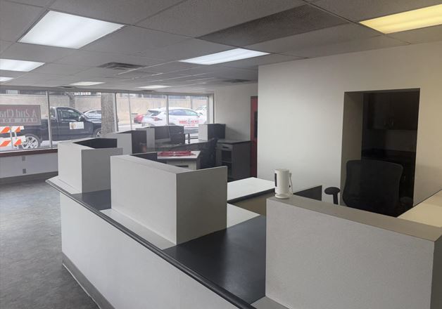 2,000SF Available at Park Place
