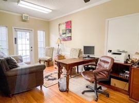 Quiet Office Suite Just North of Airline Hwy