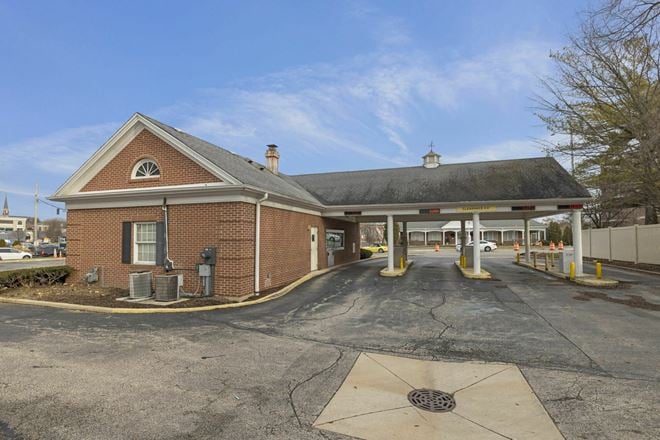 Downtown Naperville Prime Location