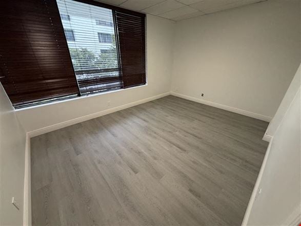 2323 SF Suite 304 Professional and Medical Office Space (LEASED)