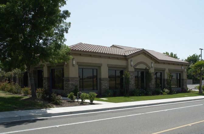 ±1,893 SF of Professional Office Space Off Ave 26