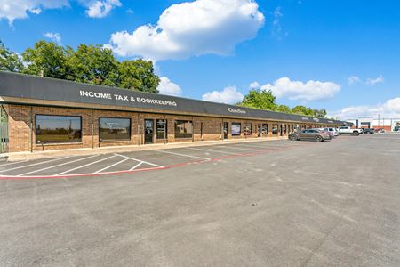 Photo of commercial space at 702-736 S Saginaw Blvd. in Saginaw