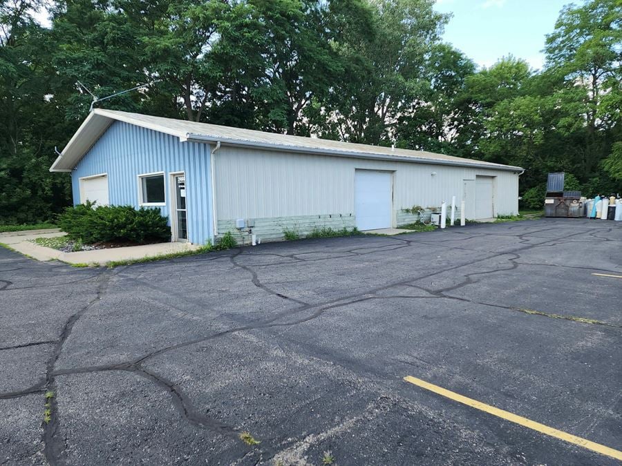 2460 Cedar St - Garage