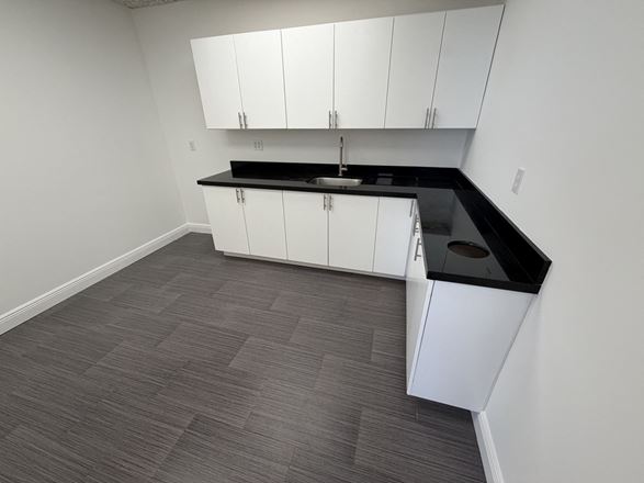 1797 SF Suite 404 Professional and Medical Office Space
