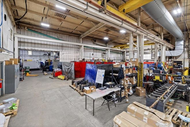 Conditioned Industrial Facility with 8 Cranes