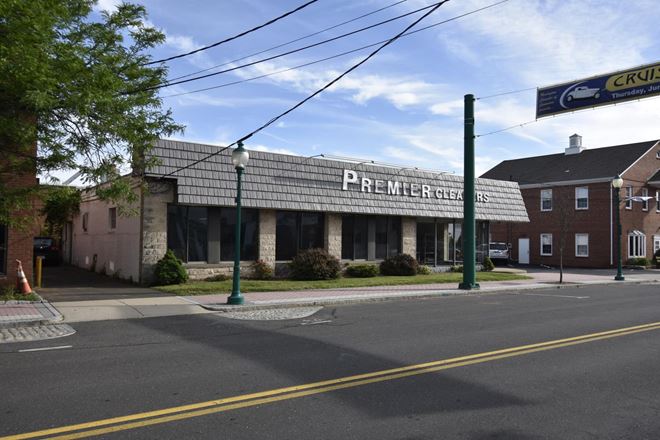 Location Location Location Prime Downtown Newington Location