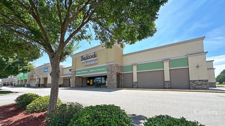 ±17,959 SF Retail Endcap Availability in Greer Plaza on Wade Hampton Boulevard