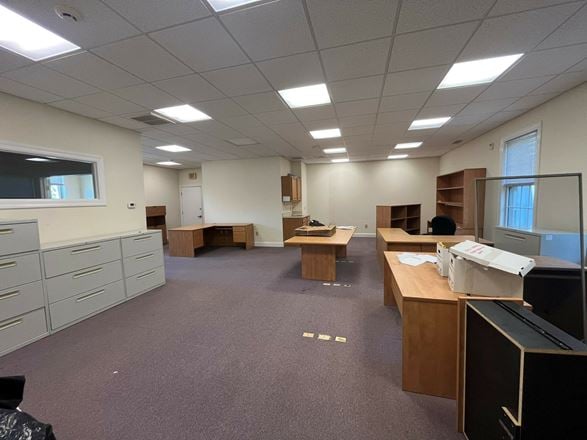 **Prime Mill Plain Road Professional Office Space for Lease**