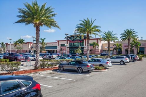 Shoppes At Pelican Preserve
