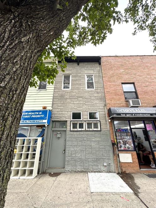 251 Graham Ave
