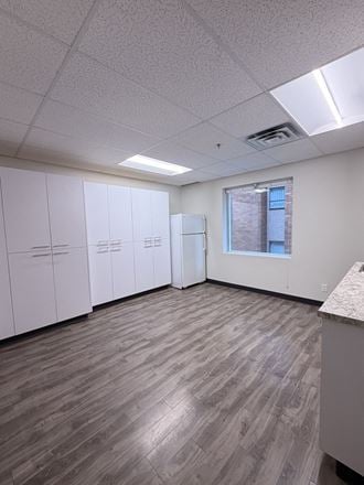 852 Fort Street (214)