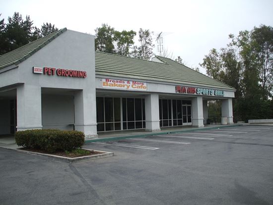 Lakehills Plaza