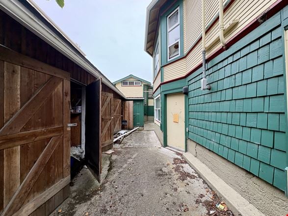 121 Menzies Street