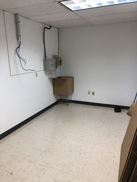 1,205 S.F. OFFICE/MEDICAL/RETAIL FOR LEASE