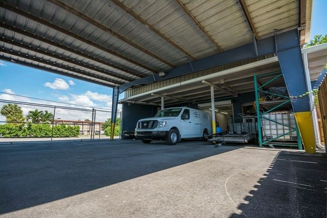 FLL Airport Flex Warehouse with Yard