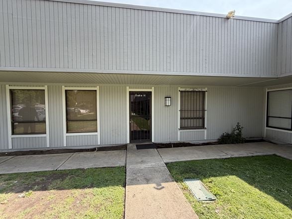 6702 Inglewood Avenue, Suite H