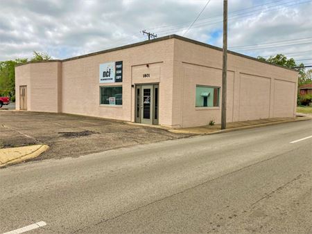 FREESTANDING BUILDING LOCATED ON ZERO LOT LINE AND HARD CORNER NEAR DOWNTOWN - Springfield