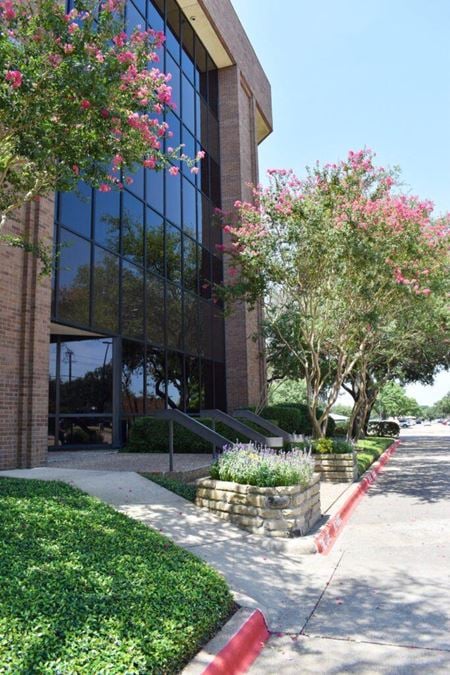 Shared and coworking spaces at Midway Road in Dallas