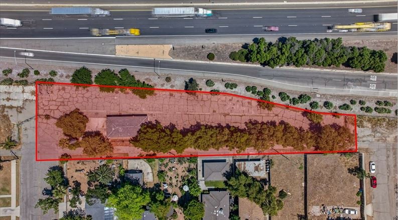 ±1,248 SF Freestanding Building + Paved/ Fenced Yard Storage Opportunity Near CA-99