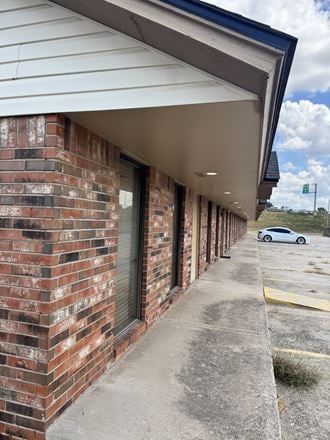 Mid-Moore Plaza