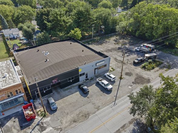 ±10,000 SF Multi-Tenant Industrial Investment Sale | 11.49% Cap Rate