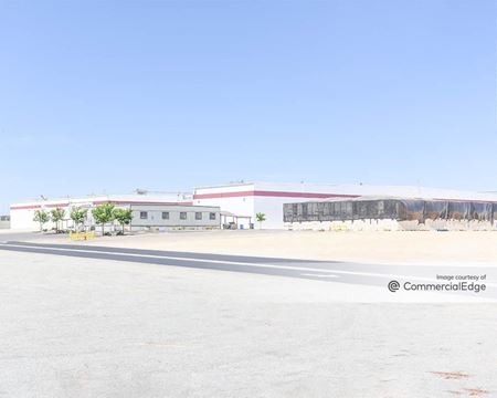 Photo of commercial space at 17808 Zerker Road in Bakersfield