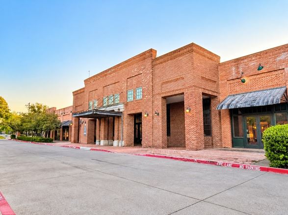 Charming Garden Office Space in Downtown Grapevine