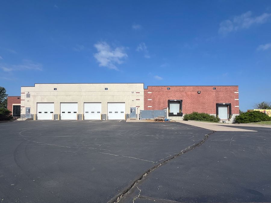 CLASS A OFFICE/WAREHOUSE ON 5.9± ACRES