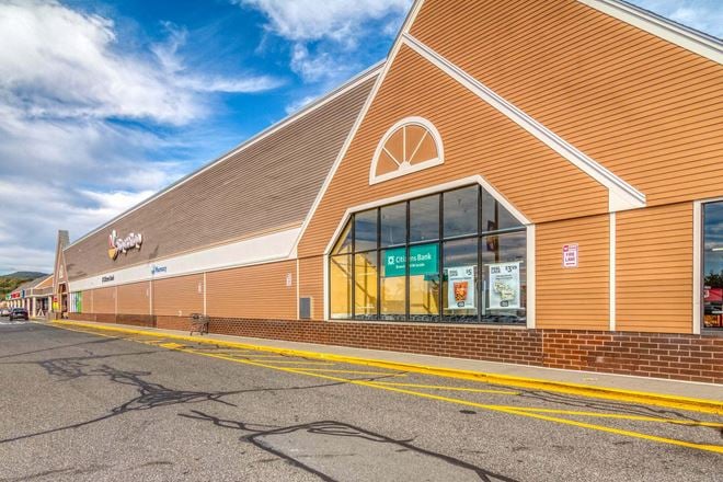 Pittsfield, MA - Stop & Shop Plaza
