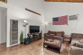 818-818.5 W 1st Street