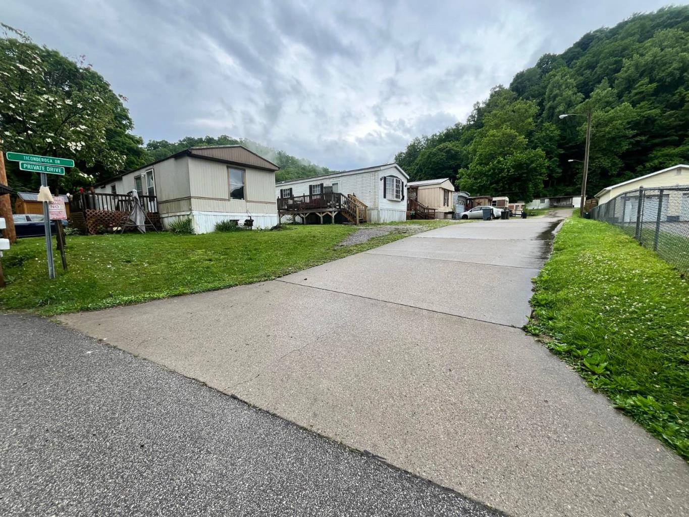 71 Ticonderoga Dr, Charleston, WV 25306
