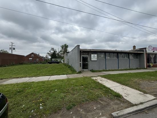 20524 & 20538 W Warren Ave