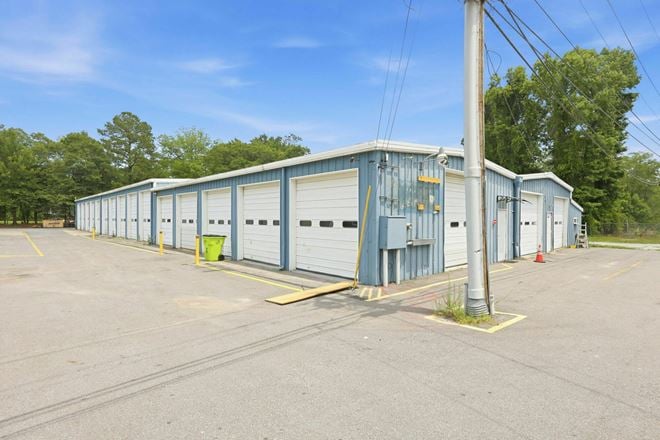 Oaks Rd Industrial Flex For Lease