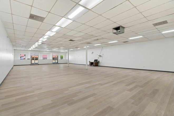 High Exposure Retail Building: 2 Units