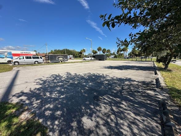 1102 S US Hwy 1