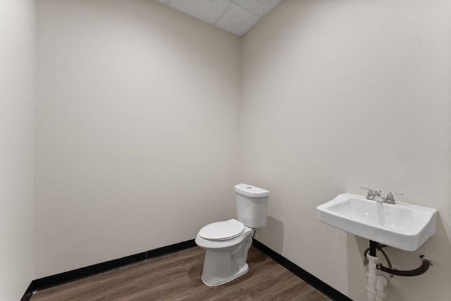 Building 7 - 25533 Richards Rd - Sublease