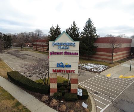Parkwoods Plaza - Oak Park