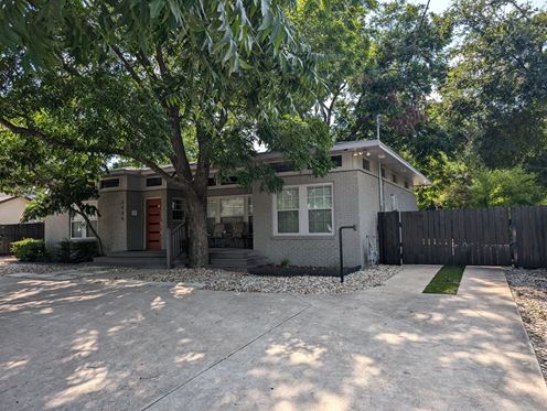 3906 Menchaca Rd