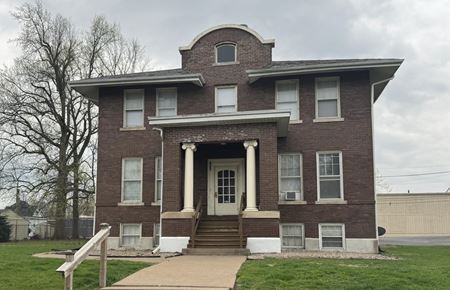 Photo of commercial space at 1535 W Pleasant St in Davenport
