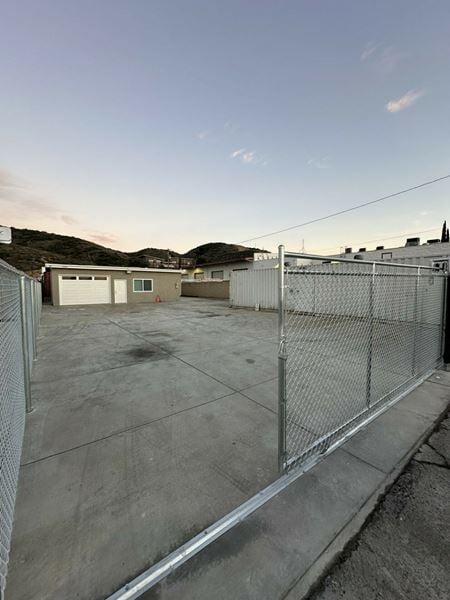 Industrial space for Rent at 25824 Springbrook Ave in Santa Clarita