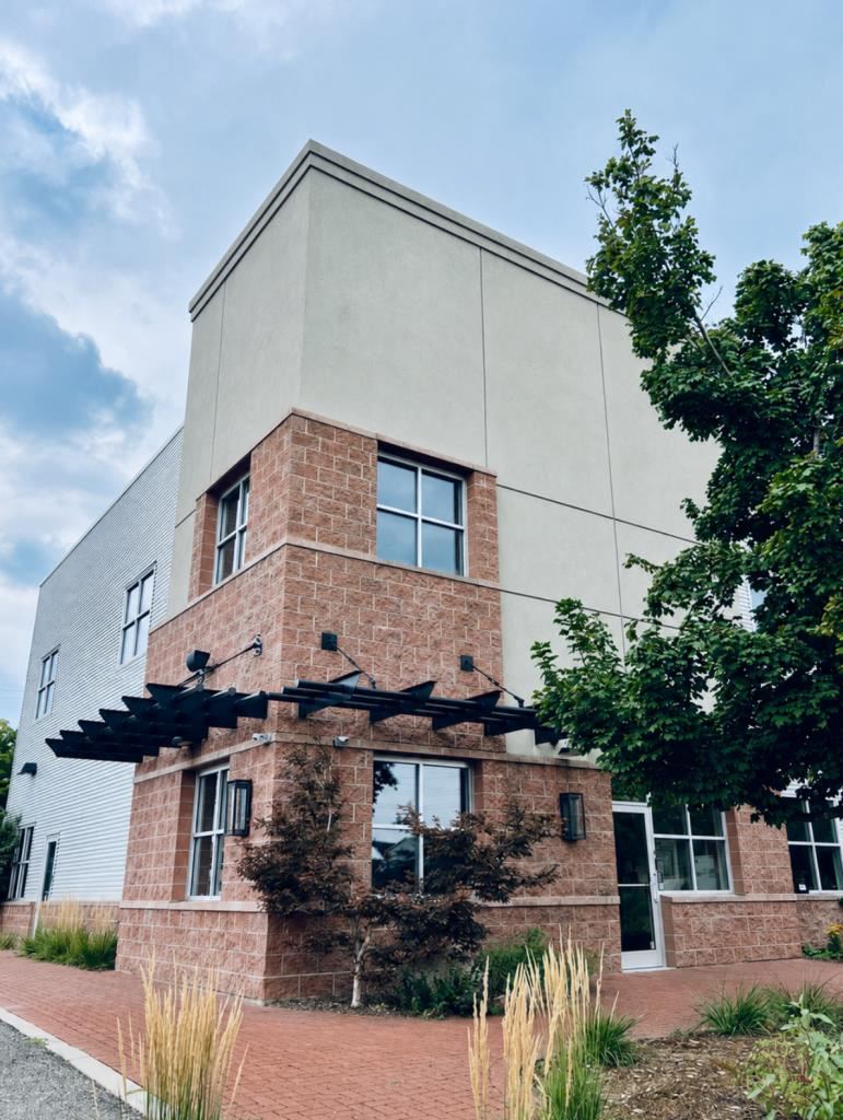 2000 W Hamilton Pl