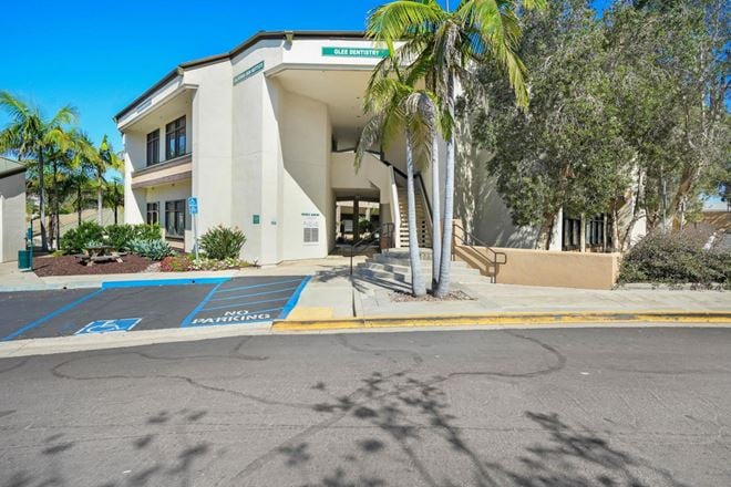 285 North El Camino Real