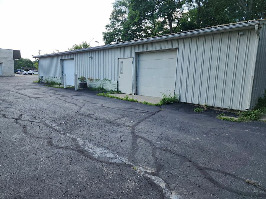 2460 Cedar St - Garage