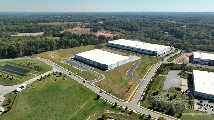 ± 111,488 SF MANUFACTURING BUILDING