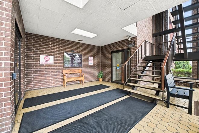 4647 W 103rd St, Unit 2B-2F, Oak Lawn, IL