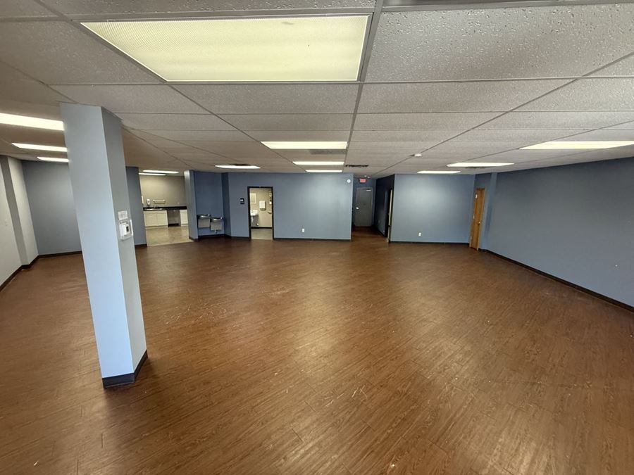Everette Plaza Retail or Office Suites for Lease