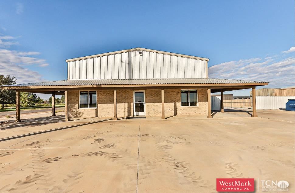 Spacious Office/Warehouse on 1-Acre Lot