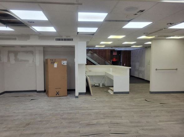 Spacious Restaurant Salon Pharmacy Retail Store Off Main Street Lease