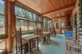 Seven Pines Lodge
