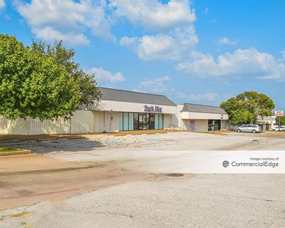 Lancers Square Retail Center